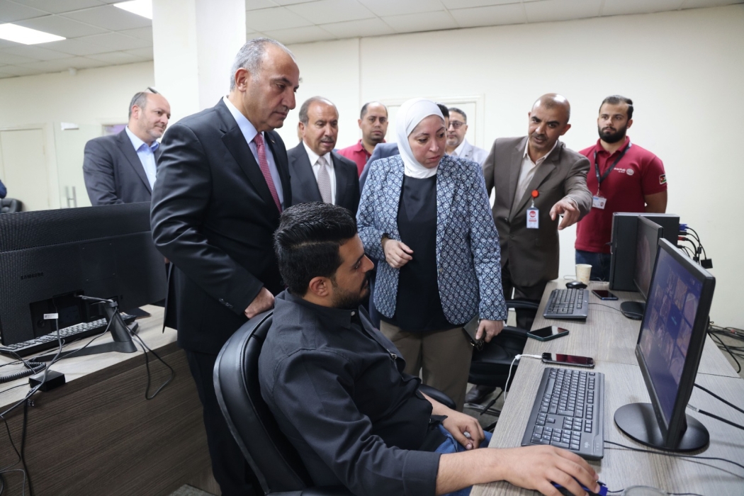 وزيرة النقل وأمين عمان يطلقان التشغيل التجريبي لمشروع النقل بين عمان ومراكز المحافظات