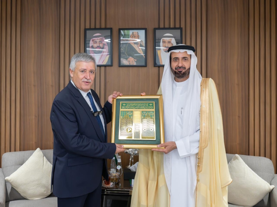 القطامين يبحث مع وزير الحج السعودي حلول منع دخول الحافلات الأردنية في موسم الحج